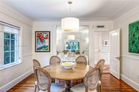 House in Coral Gables, Florida 4 bedrooms, 199.65 sq.m. № 1948043 - photo 26