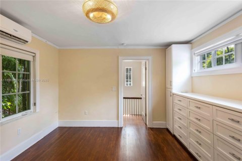 House in Coral Gables, Florida 4 bedrooms, 199.65 sq.m. № 1948043 - photo 16