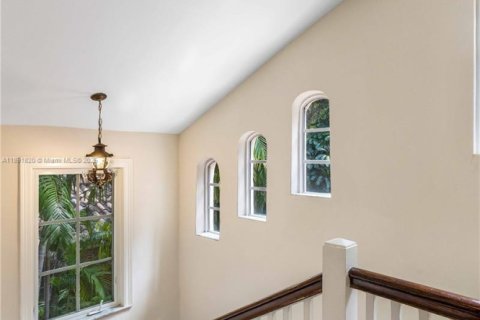 House in Coral Gables, Florida 4 bedrooms, 199.65 sq.m. № 1948043 - photo 14
