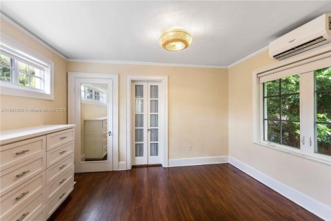 House in Coral Gables, Florida 4 bedrooms, 199.65 sq.m. № 1948043 - photo 15
