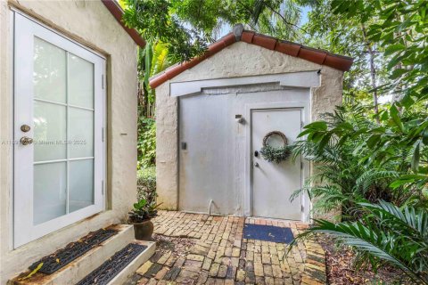 House in Coral Gables, Florida 4 bedrooms, 199.65 sq.m. № 1948043 - photo 20