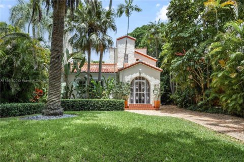 House in Coral Gables, Florida 4 bedrooms, 199.65 sq.m. № 1948043 - photo 1