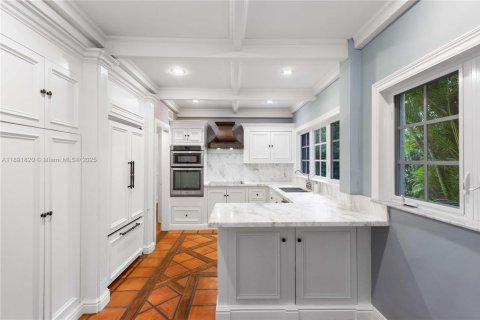House in Coral Gables, Florida 4 bedrooms, 199.65 sq.m. № 1948043 - photo 8