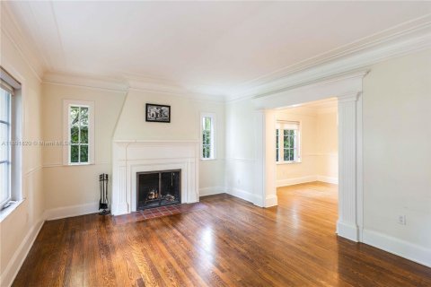 House in Coral Gables, Florida 4 bedrooms, 199.65 sq.m. № 1948043 - photo 2