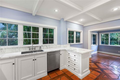 House in Coral Gables, Florida 4 bedrooms, 199.65 sq.m. № 1948043 - photo 6