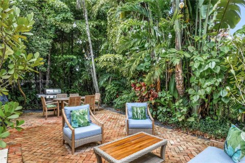 House in Coral Gables, Florida 4 bedrooms, 199.65 sq.m. № 1948043 - photo 27