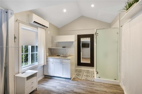House in Coral Gables, Florida 4 bedrooms, 199.65 sq.m. № 1948043 - photo 21
