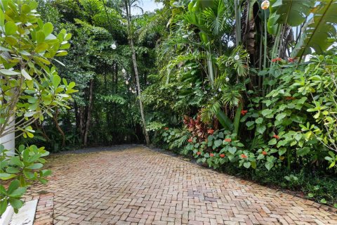 House in Coral Gables, Florida 4 bedrooms, 199.65 sq.m. № 1948043 - photo 18