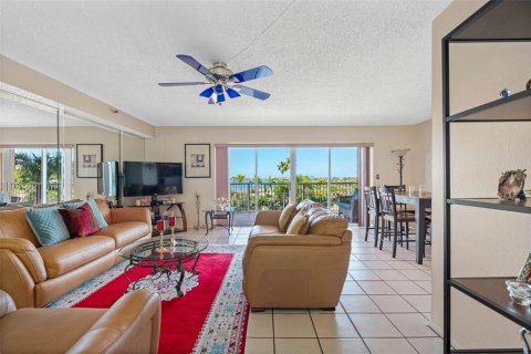 Condominio en venta en Saint Petersburg, Florida, 3 dormitorios, 135.17 m2 № 2095908 - foto 10