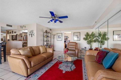 Condominio en venta en Saint Petersburg, Florida, 3 dormitorios, 135.17 m2 № 2095908 - foto 12