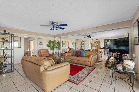 Condominio en venta en Saint Petersburg, Florida, 3 dormitorios, 135.17 m2 № 2095908 - foto 11