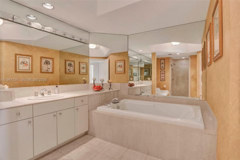 Купить кондоминиум в Авентура, Флорида 2 спальни, 144.93м2, № 2024626 - фото 11
