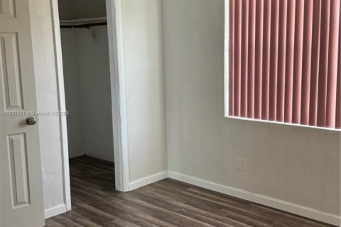 Villa ou maison à louer à Miami, Floride: 4 chambres, 152.92 m2 № 1807919 - photo 3