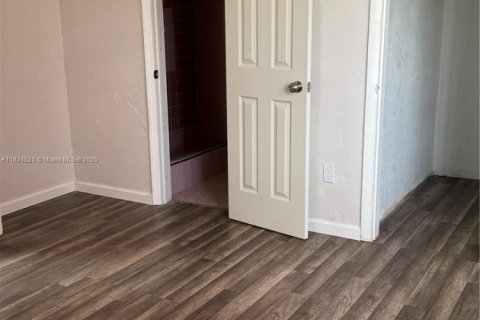 Villa ou maison à louer à Miami, Floride: 4 chambres, 152.92 m2 № 1807919 - photo 2