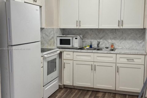 Villa ou maison à louer à Miami, Floride: 4 chambres, 152.92 m2 № 1807919 - photo 4