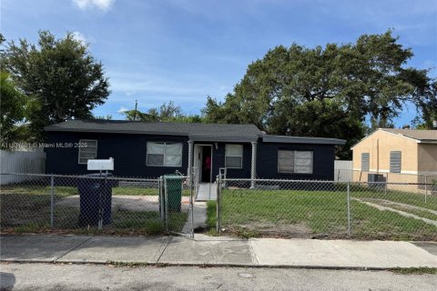 Villa ou maison à Miami, Floride 4 chambres, 152.92 m2 № 1807919