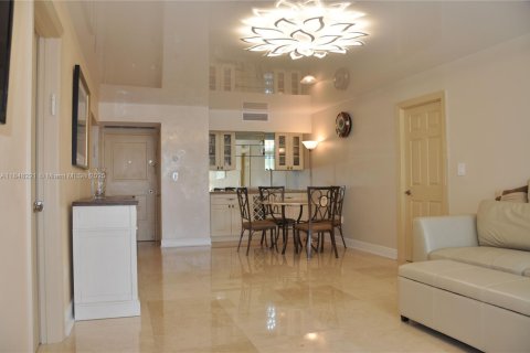 Condo in Aventura, Florida, 2 bedrooms  № 1850522 - photo 1