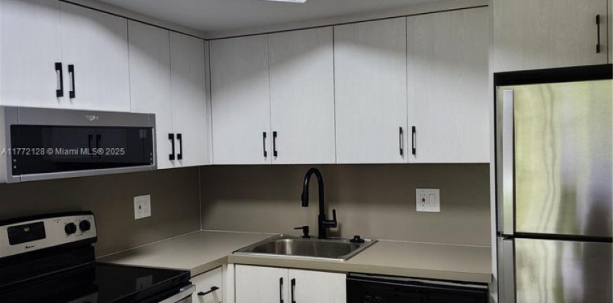 Condo à Doral, Floride, 2 chambres № 1923057