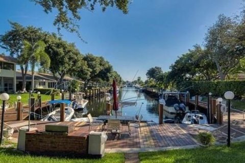 Condominio en venta en Pompano Beach, Florida, 2 dormitorios, 88.91 m2 № 1146194 - foto 1
