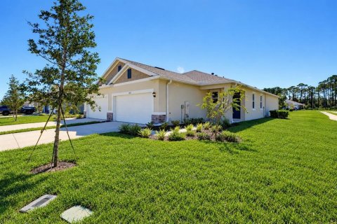 House in Ormond Beach, Florida 2 bedrooms, 151.06 sq.m. № 2420625