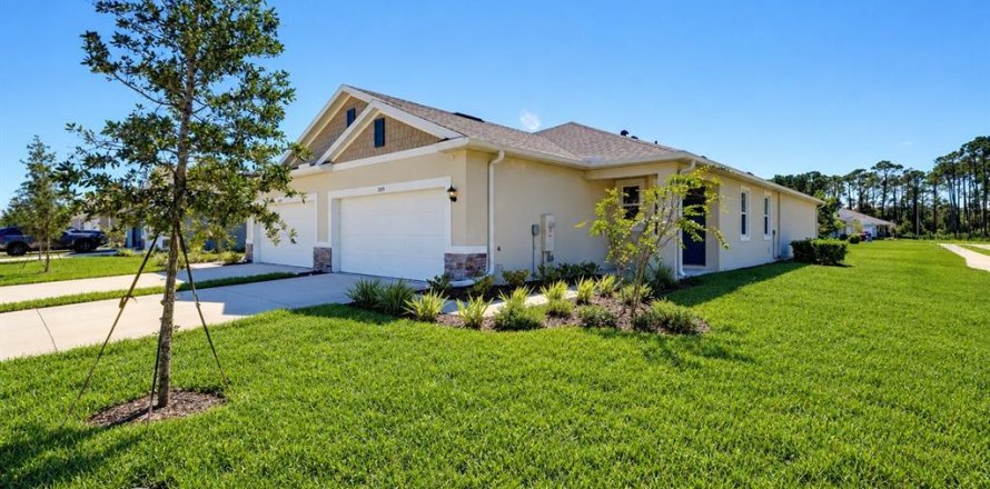 House in Ormond Beach, Florida 2 bedrooms, 151.06 sq.m. № 2420625