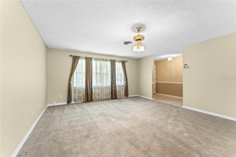 House in Orlando, Florida 5 bedrooms, 223.99 sq.m. № 1592870 - photo 5