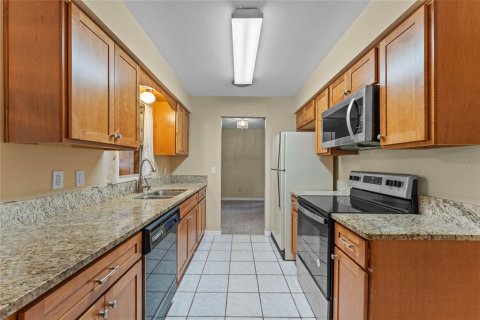 House in Orlando, Florida 5 bedrooms, 223.99 sq.m. № 1592870 - photo 7