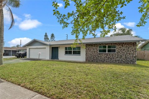 House in Orlando, Florida 5 bedrooms, 223.99 sq.m. № 1592870 - photo 2