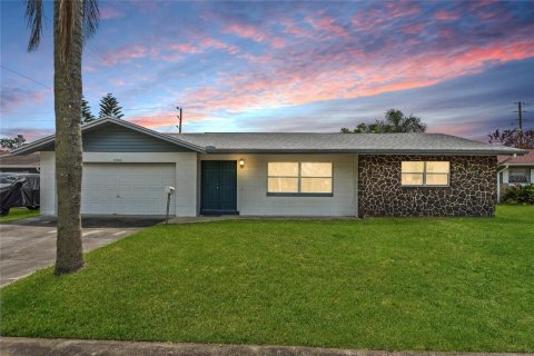 House in Orlando, Florida 5 bedrooms, 223.99 sq.m. № 1592870 - photo 1