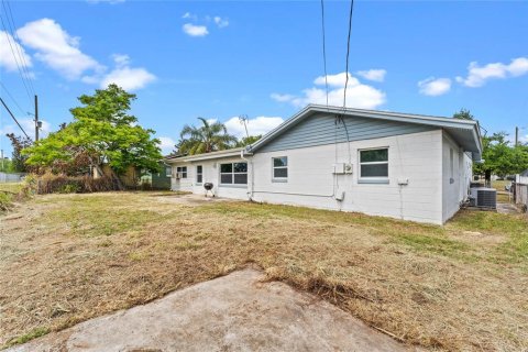 House in Orlando, Florida 5 bedrooms, 223.99 sq.m. № 1592870 - photo 22
