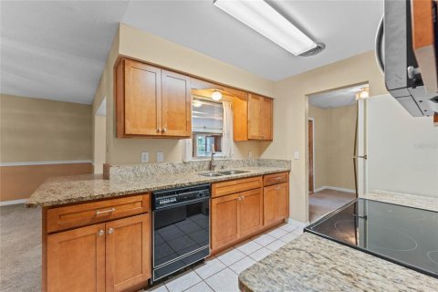 House in Orlando, Florida 5 bedrooms, 223.99 sq.m. № 1592870 - photo 6