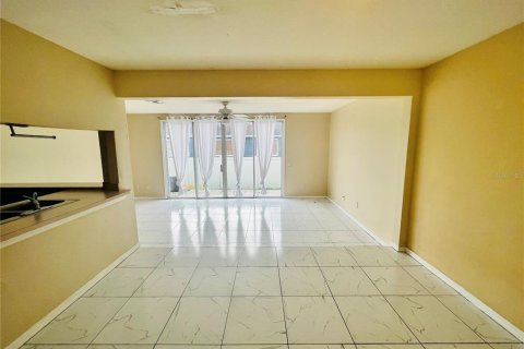 Townhouse in Davenport, Florida 3 bedrooms, 162.39 sq.m. № 1895202 - photo 8