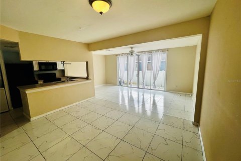 Townhouse in Davenport, Florida 3 bedrooms, 162.39 sq.m. № 1895202 - photo 7