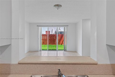 Touwnhouse à louer à Homestead, Floride: 4 chambres, 143.44 m2 № 2013942 - photo 9