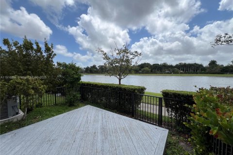 Adosado en Davie, Florida 4 dormitorios, 173.08 m2 № 2017216