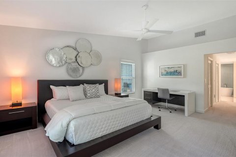 House in Sarasota, Florida 3 bedrooms, 255.95 sq.m. № 2396311 - photo 22