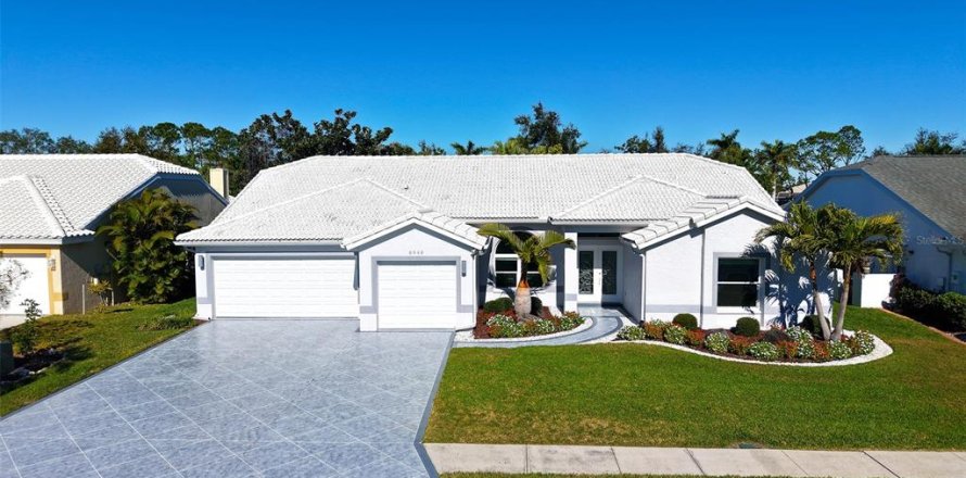 House in Sarasota, Florida 3 bedrooms, 255.95 sq.m. № 2396311