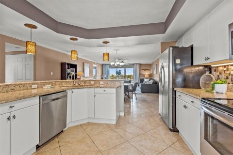 Condo in Daytona Beach, Florida, 2 bedrooms № 2201748 - photo 18