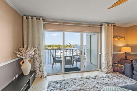 Condo in Daytona Beach, Florida, 2 bedrooms № 2201748 - photo 5