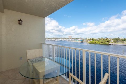 Condo in Daytona Beach, Florida, 2 bedrooms № 2201748 - photo 7