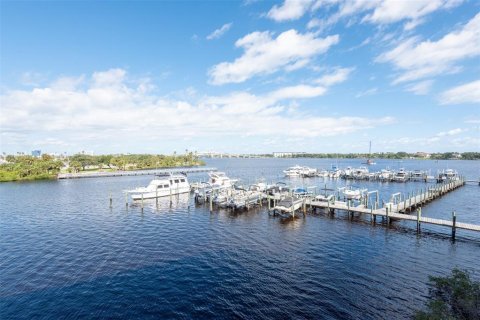 Condo in Daytona Beach, Florida, 2 bedrooms № 2201748 - photo 8