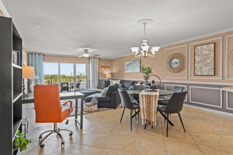 Condo in Daytona Beach, Florida, 2 bedrooms № 2201748 - photo 13