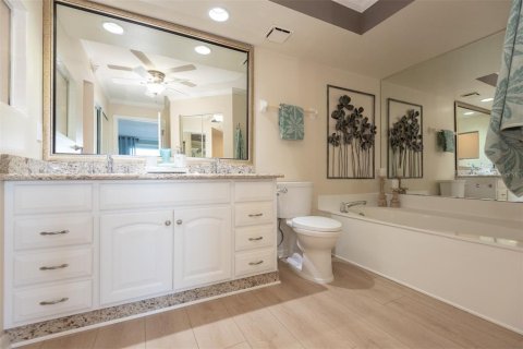 Condo in Daytona Beach, Florida, 2 bedrooms № 2201748 - photo 23