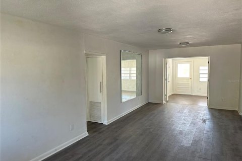 Villa ou maison à vendre à Tampa, Floride: 5 chambres, 171.31 m2 № 1521080 - photo 12