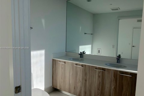 Купить кондоминиум в Майами, Флорида 2 спальни, 87.7м2, № 1957982 - фото 7