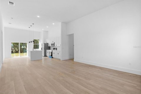 Villa ou maison à vendre à Port Charlotte, Floride: 4 chambres, 151.43 m2 № 2209368 - photo 4