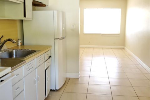 Townhouse in Hollywood, Florida 2 bedrooms, 116.59 sq.m. № 2042009 - photo 7