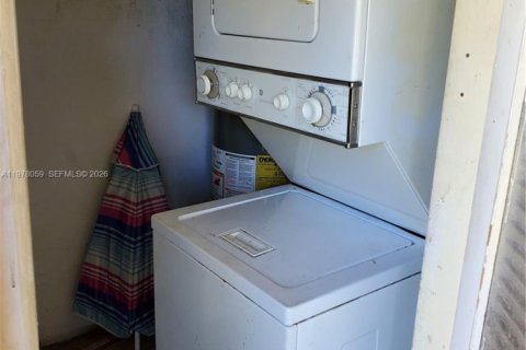 Townhouse in Hollywood, Florida 2 bedrooms, 116.59 sq.m. № 2042009 - photo 9