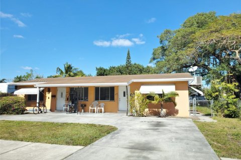Townhouse in Hollywood, Florida 2 bedrooms, 116.59 sq.m. № 2042009 - photo 11