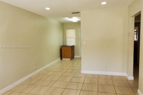 Townhouse in Hollywood, Florida 2 bedrooms, 116.59 sq.m. № 2042009